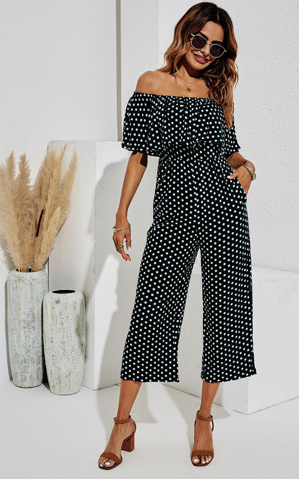 Schulterfreier Jumpsuit mit Rüschen in Schwarz-Weiß-Polka Dot